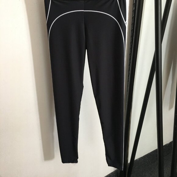 ALO Yoga Airline Women's Sports Bra and Leggings Set Sz L - Picture 5 of 9